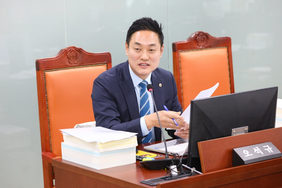 오석규 의원이 14일 행정사무감사에서 피감기관을 상대로 질의하고 있다.(사진=경기도의회)