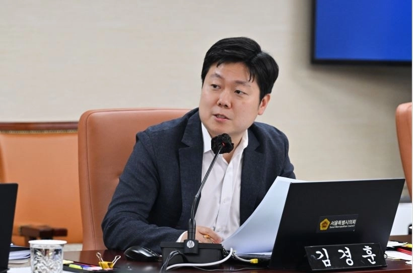 지난 14일 제333회 정례회 서울시교육청 평생진로교육국 질의에서 발언중인 김경훈 의원