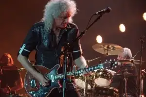 “손이 안 움직여” 77세 기타리스트, ‘뇌졸중’ 1년 뒤 근황 “자전거 타고 수영도”