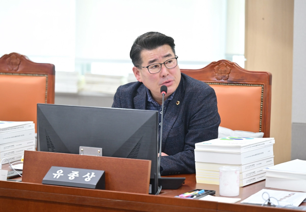 유종상 의원이 18일 진행된 종합행정사무감사에서 피감기관을 상대로 질의하고 있다.(사진=경기도의회)