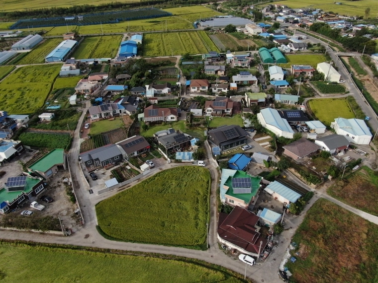 신재생에너지 설비 보급이 완료된 경북 포항시 흥해읍 매산리 전경. 포항시 제공