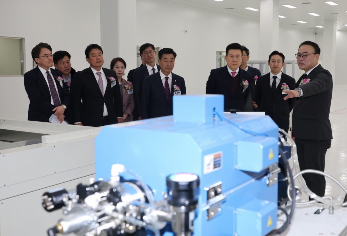 18일 준공된 그래핀스퀘어 포항공장 내부. 포항시 제공