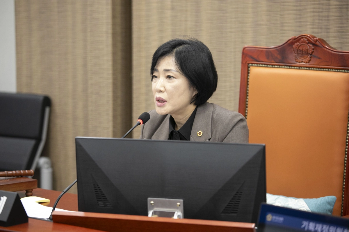 이경혜 의원이 제387회 정례회 종합 행정사무감사에서 피감기관을 상대로 질의하고 있다.(사진=경기도의회)
