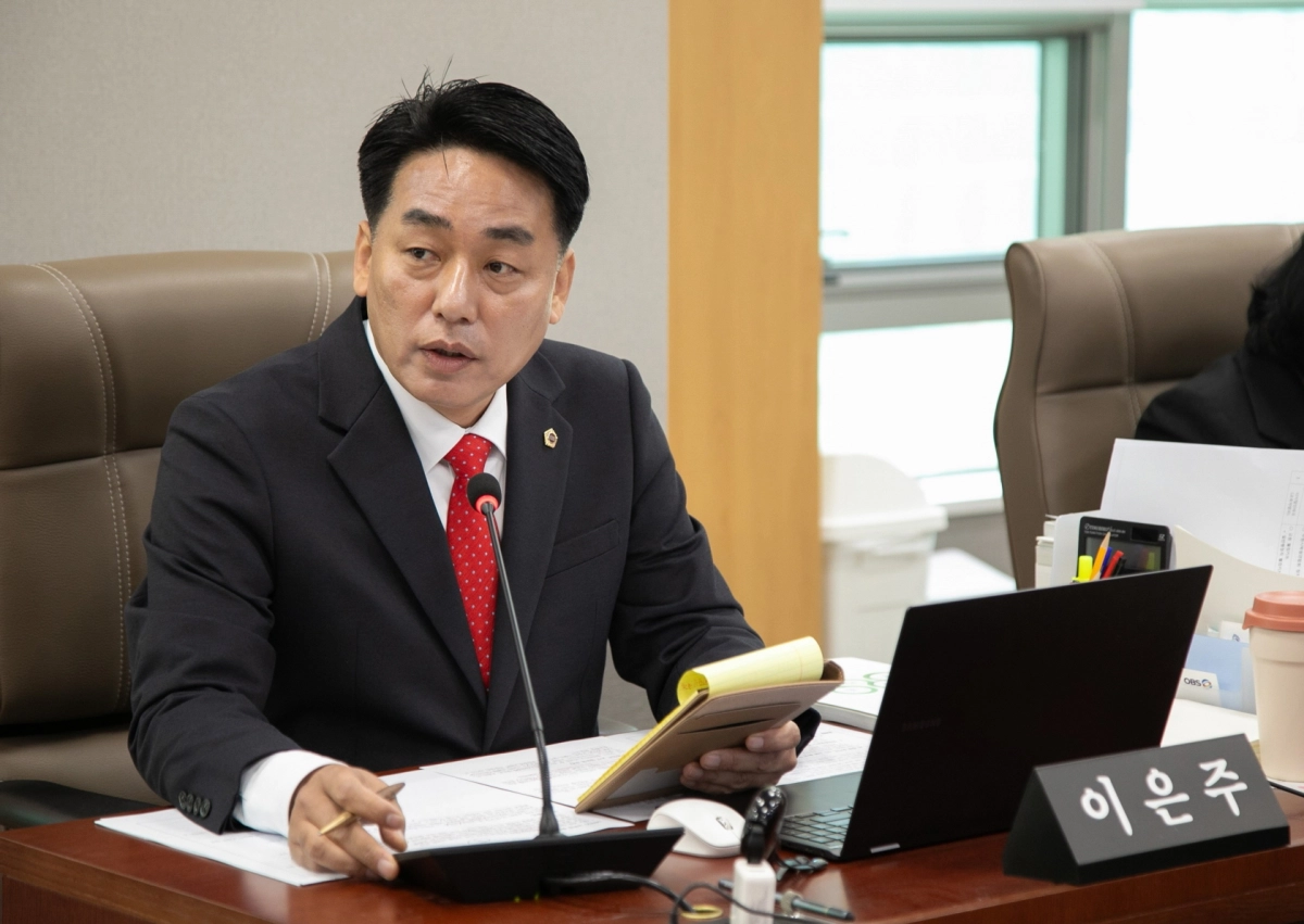 이은주 의원이 18일 열린 2025년 교육행정위원회 행정사무감사에서 피감기관을 상대로 질의하고 있다.(사진=경기도의회)