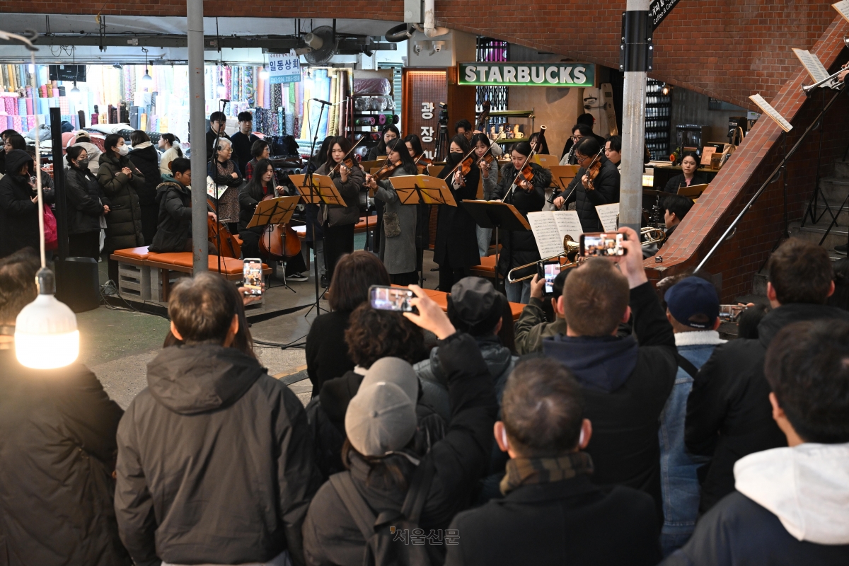‘2025 서울바이브’… 광장시장에서 듣는 K팝 클래식 공연