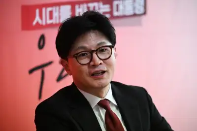 ‘SNS 저격수’로 부활한 한동훈…공개토론 도전장