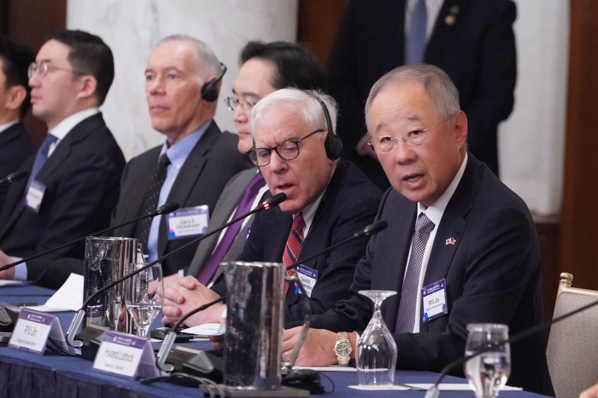 류진 한경협 회장이 25일(현지시간) 미국 워싱턴 DC 윌러드 호텔에서 열린 ‘한미 비즈니스 라운드테이블: 제조업 르네상스 파트너십’에서 인사말을 하고 있다.  2025.8.26 한국경제인협회 제공