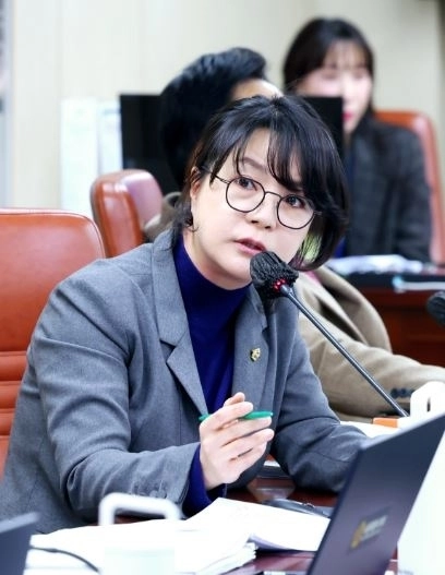 질의하는 김혜영 의원