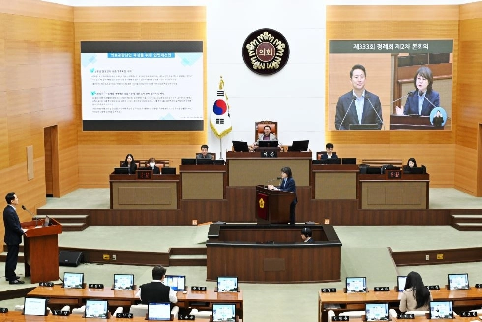 지난 18일 열린 제333회 서울시의회 정례회 시정질문에서 오세훈 서울시장에게 질의하는 김혜영 의원