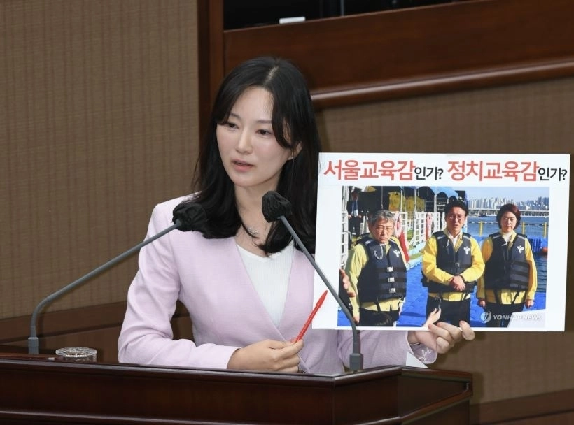 지난 18일 본회의 시정질의에서 발언중인 윤영희 의원