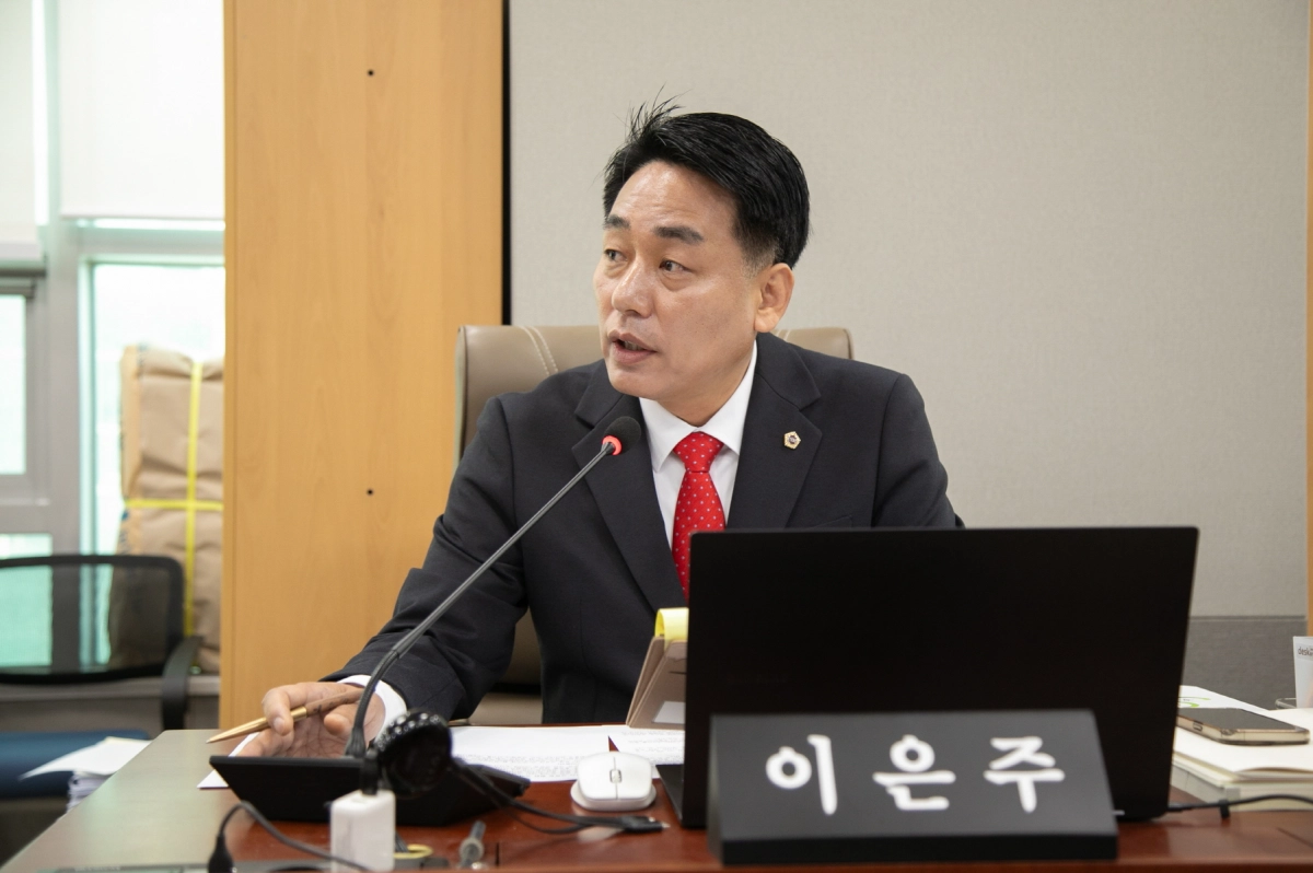 이은주 의원이 18일 열린 2025년 교육행정위원회 행정사무감사에서 피감기관을 상대로 질의하고 있다.(사진=경기도의회)