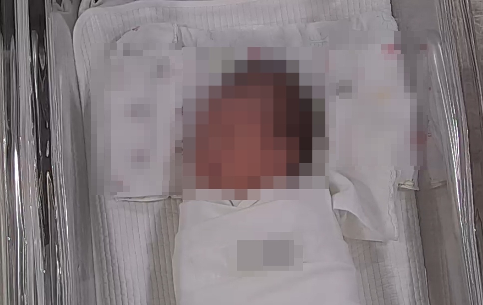 폐쇄회로(CC)TV의 일종인 ‘베베캠’으로 본 A씨의 아기. 연합뉴스