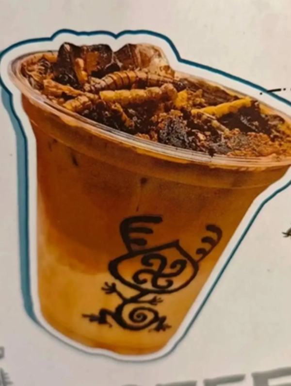 중국의 한 박물관에서 바퀴벌레 커피가 등장해 화제다. 가격은 한 잔에 45위안(약 9200원)으로, 후기에는 약간 신맛이 난다는 반응이 있었다. 웨이보