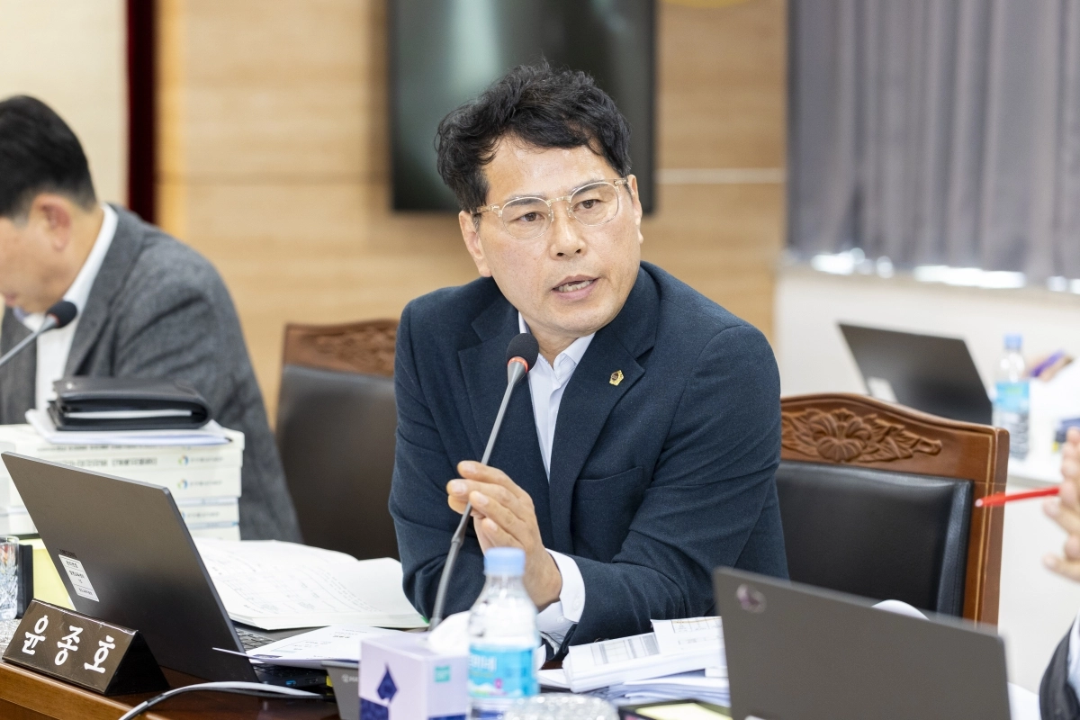 질의하는 윤종호 의원