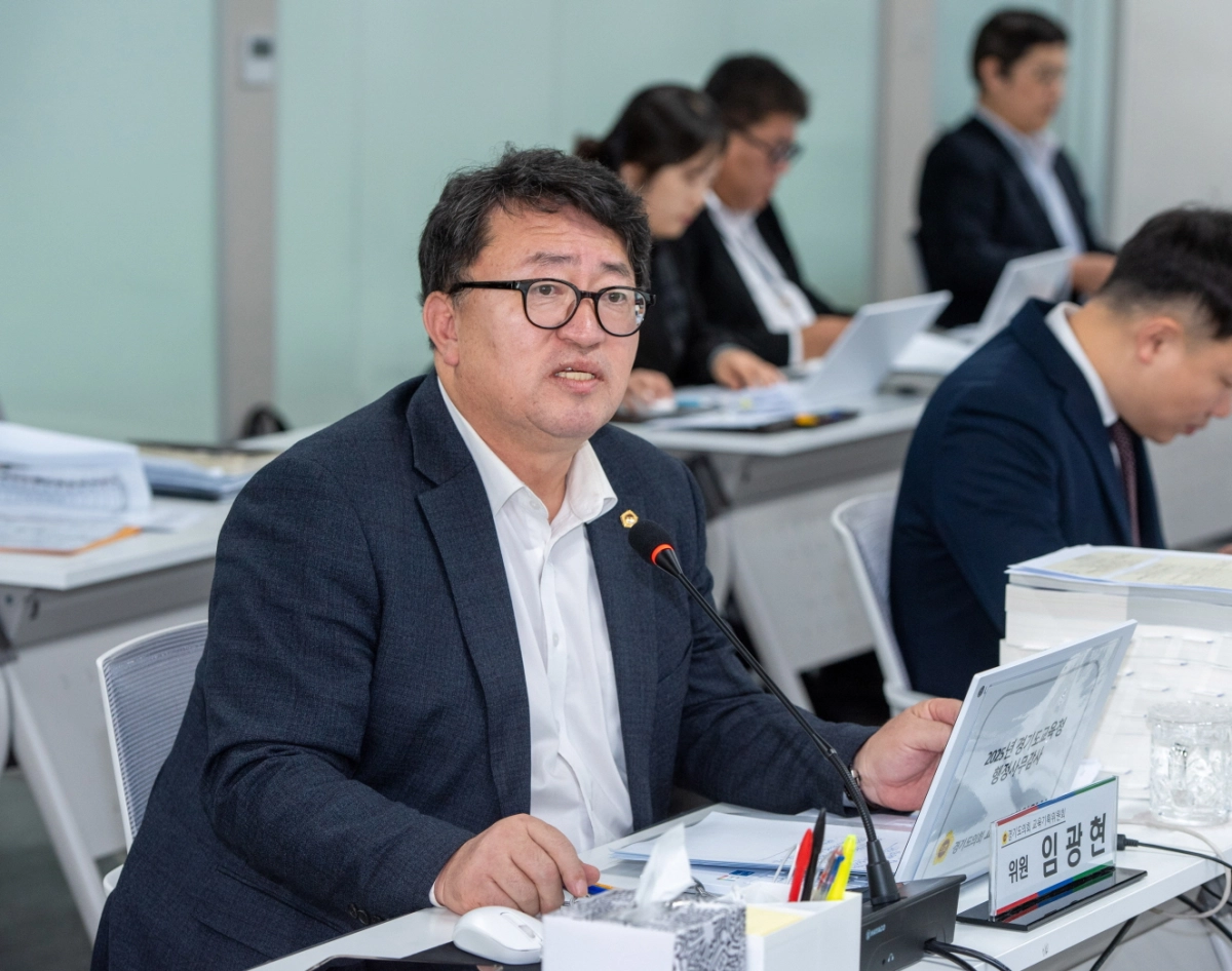 임광현 의원이 19일 경기도교육청을 대상으로 한 2025년 행정사무감사에서 피감기관을 상대로 질의하고 있다.(사진=경기도의회)