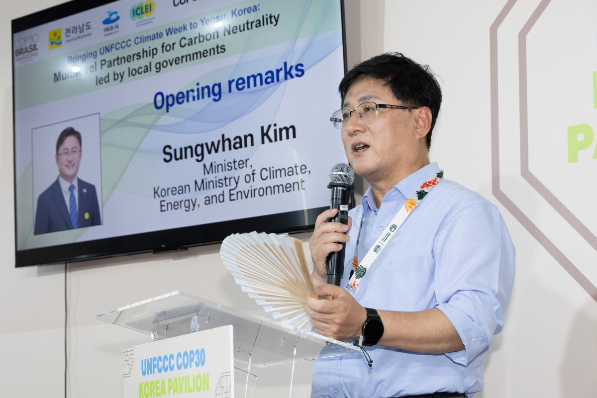 김성환 기후에너지환경부 장관이 18일(현지시간) 브라질 벨렝에서 열린 2026 유엔기후주간 유치 행사에 참석해 발언하고 있다. 연합뉴스