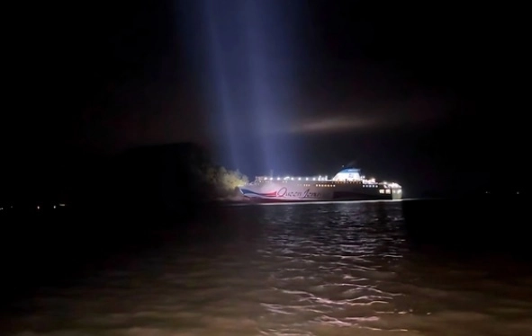 전남 신안군에 승객 260여명 탑승한 여객선 좌초. 해경 제공