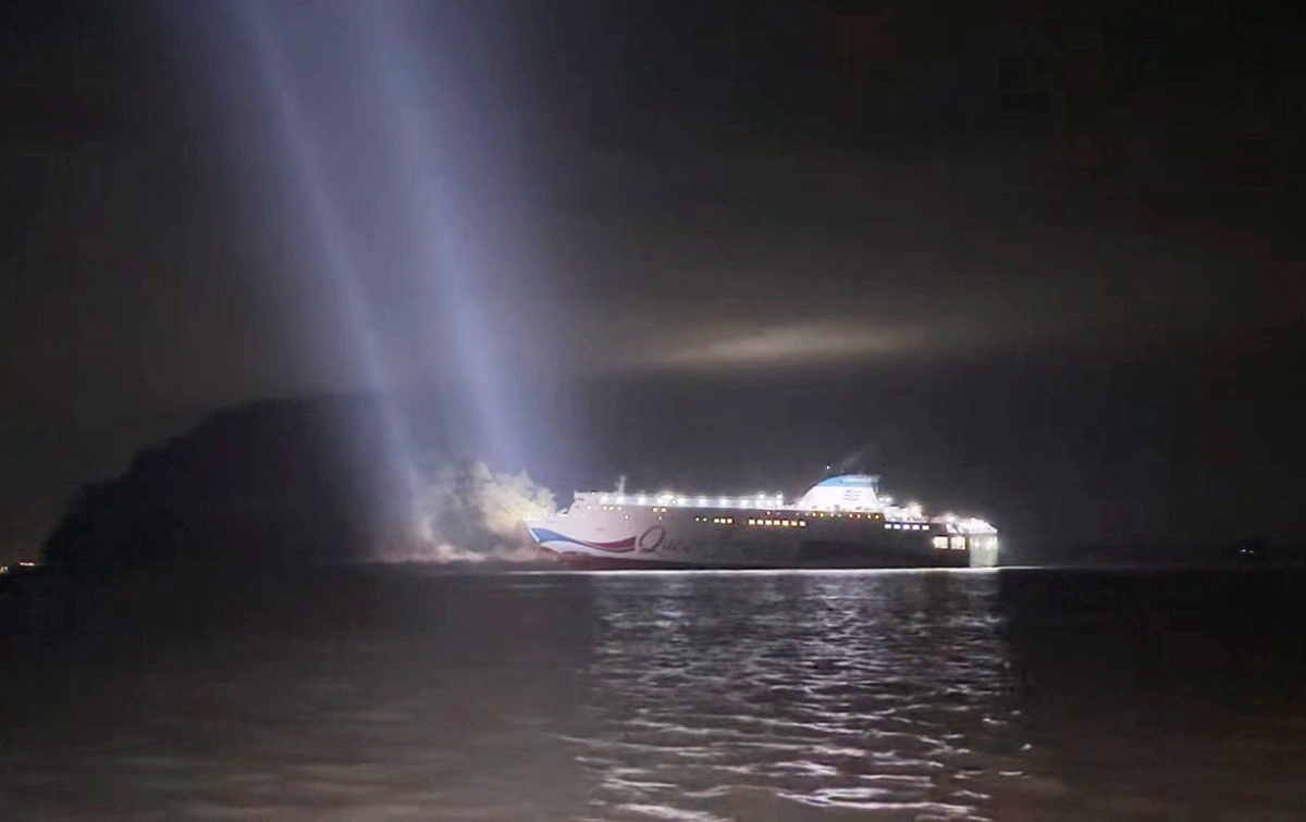 267명 탄 여객선, 신안 해상서 좌초