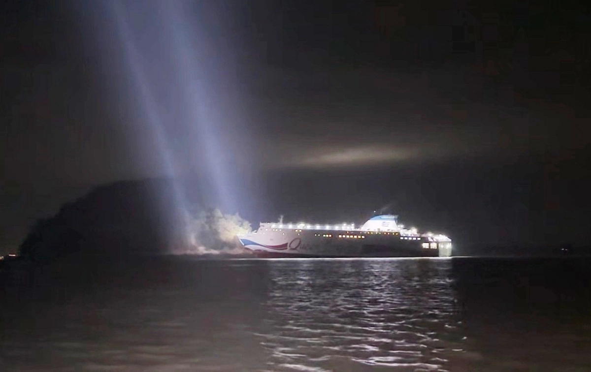 267명 탄 여객선, 신안 해상서 좌초