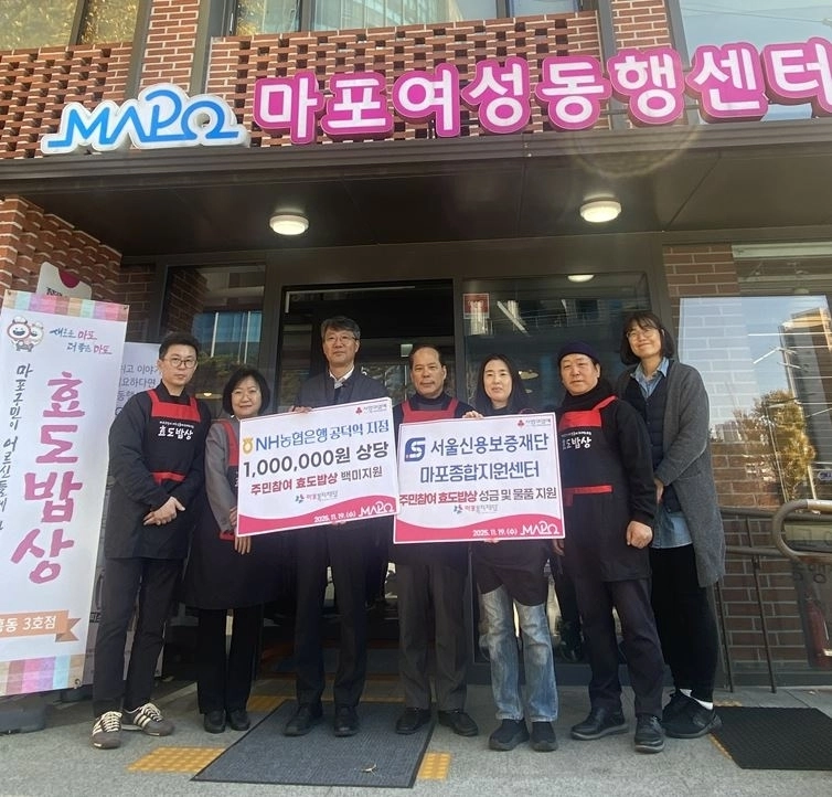 소영철 의원(오른쪽에서 네번째)이 행사에 참석해 기념촬영을 하고 있다.