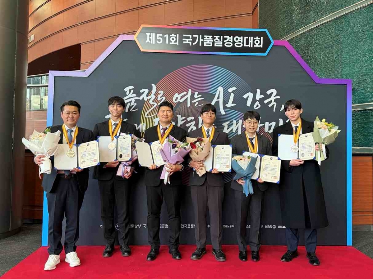 서울교통공사 6개 분임조 대표자들이 사진 촬영을 하고 있다. 서울교통공사 제공