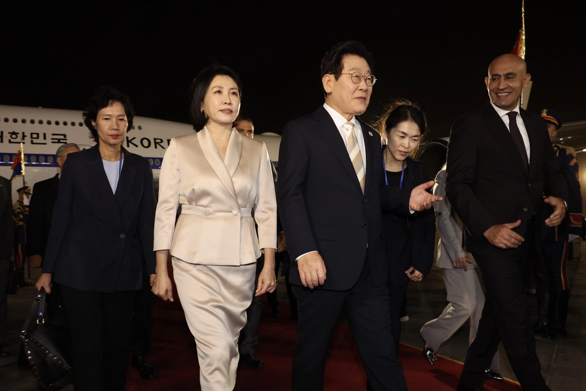 카이로 공항 나서는 이재명 대통령