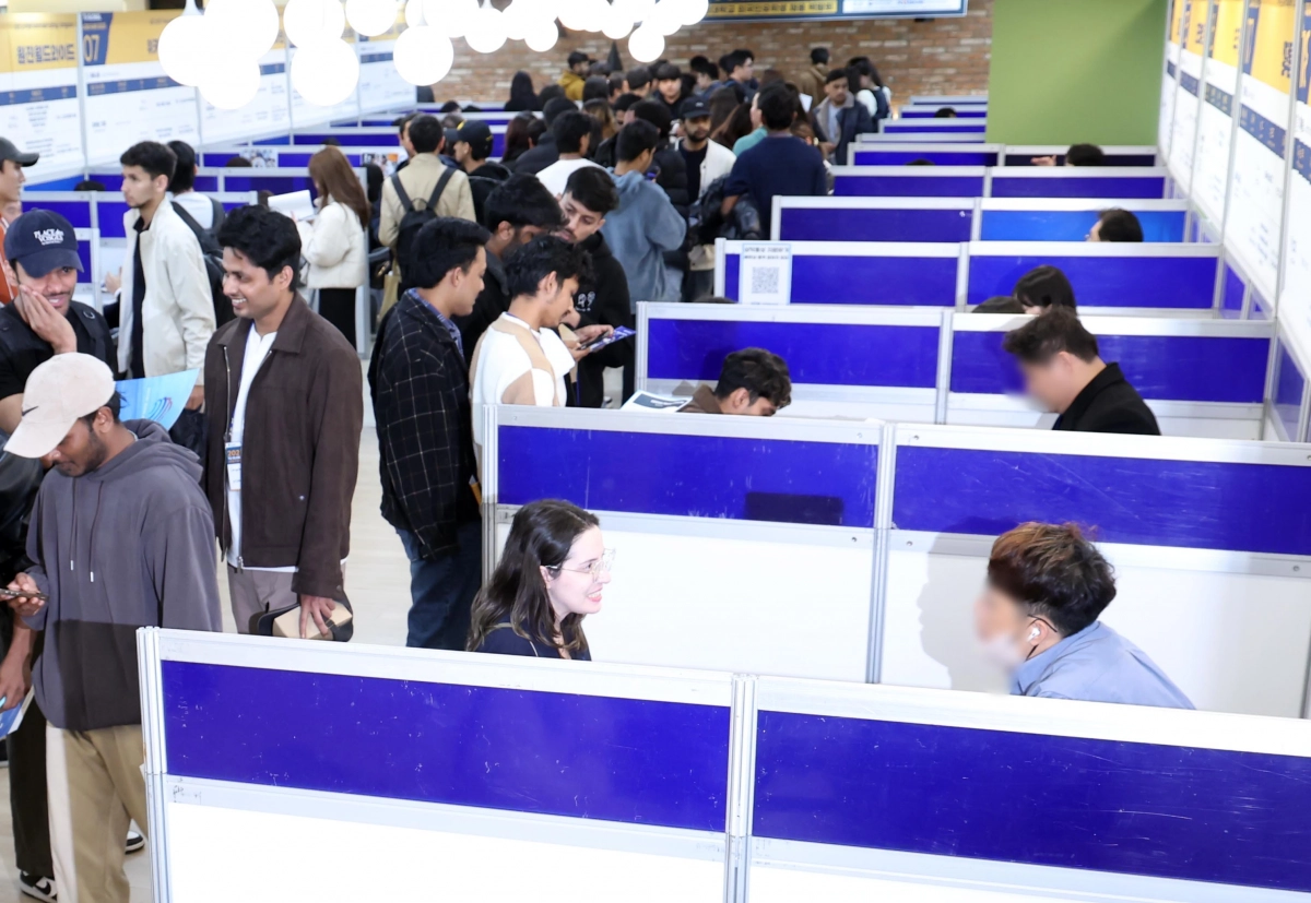 일자리를 찾는 외국인 유학생들. 뉴시스