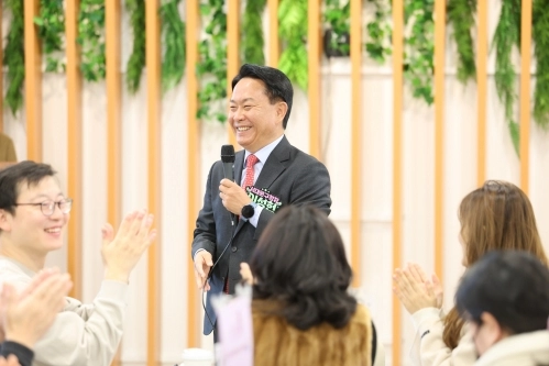 이성헌 서울 서대문구청장이 지난 18일 ‘제2기 서대문 구정홍보단’ 발대식에서 인사말을 하고 있다.   서대문구 제공