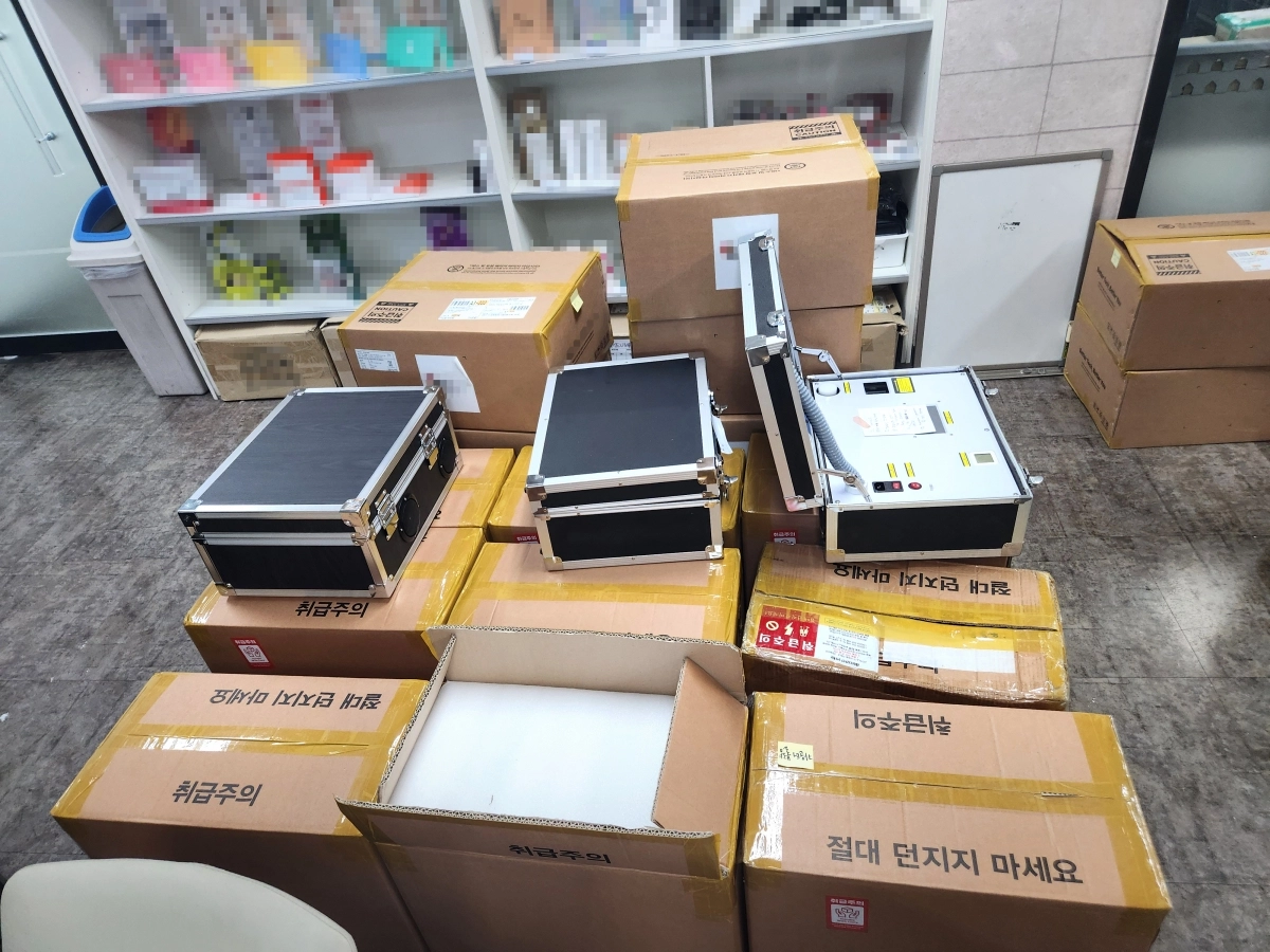 남해해야경찰청이 서울 한 피부관리 업체에서 입수한 불법 레이저 의료기기. 남해해양경찰청 제공