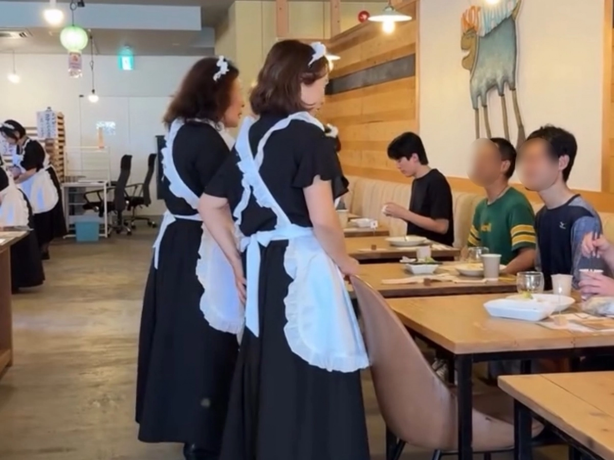 일본 군마현 기류시의 시니어 메이드 카페 ‘샹그릴라’ 메이드들의 모습. 키즈밸리 인스타그램 캡처