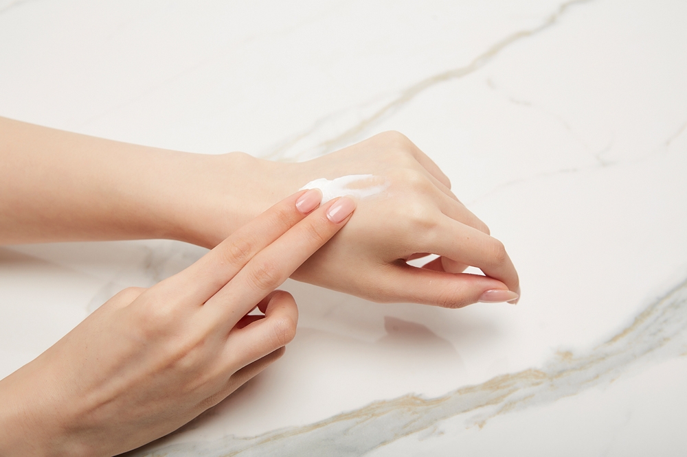 피부를 통해 인슐린을 투여하는 국소용 치료법이 동물실험 단계에서 주사와 유사한 혈당 조절 효과를 보이며 당뇨병 환자에게 주사 없는 치료의 가능성을 열었다. 아이클릭아트