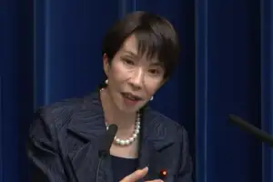 “명품백 아니다”…日 첫 여성 총리가 멘 ‘그 가방’, 품절 대란