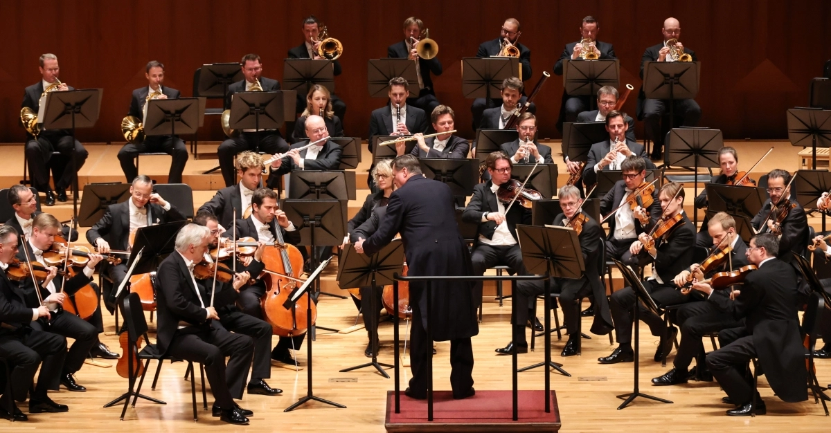 11월 19일 서울 예술의전당 콘서트홀 무대에 오른 크리스티안 틸레만 지위자는 빈 필하모닉 단원들과 밀당을 하듯 음을 자유자재로 조율하며 황금 선율을 증명했다. 한국경제신문 제공