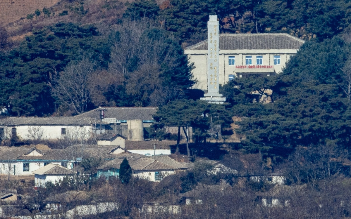 경기도 파주시 오두산 통일전망대에서 바라본 북한 황해북도 개풍군 마을 모습. 2025.11.18 뉴스1