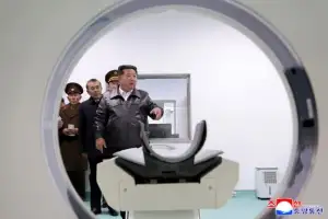 [포토] 김정은, 강동군병원 준공식 참석