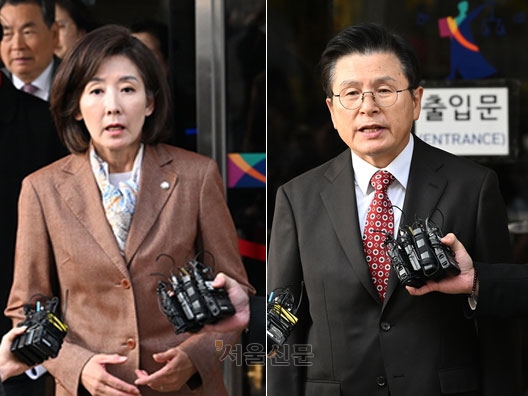 나경원 국민의힘 의원이 20일 서울남부지법에서 열린 국회 ‘패스트트랙 충돌’ 사건 1심 선고 직후 법정을 나서며 입장을 밝히고 있다(왼쪽 사진). 오른쪽 사진은 같은 날 황교안 자유와혁신 대표가 공판을 마치고 취재진 질문에 답하고 있는 모습. 홍윤기 기자
