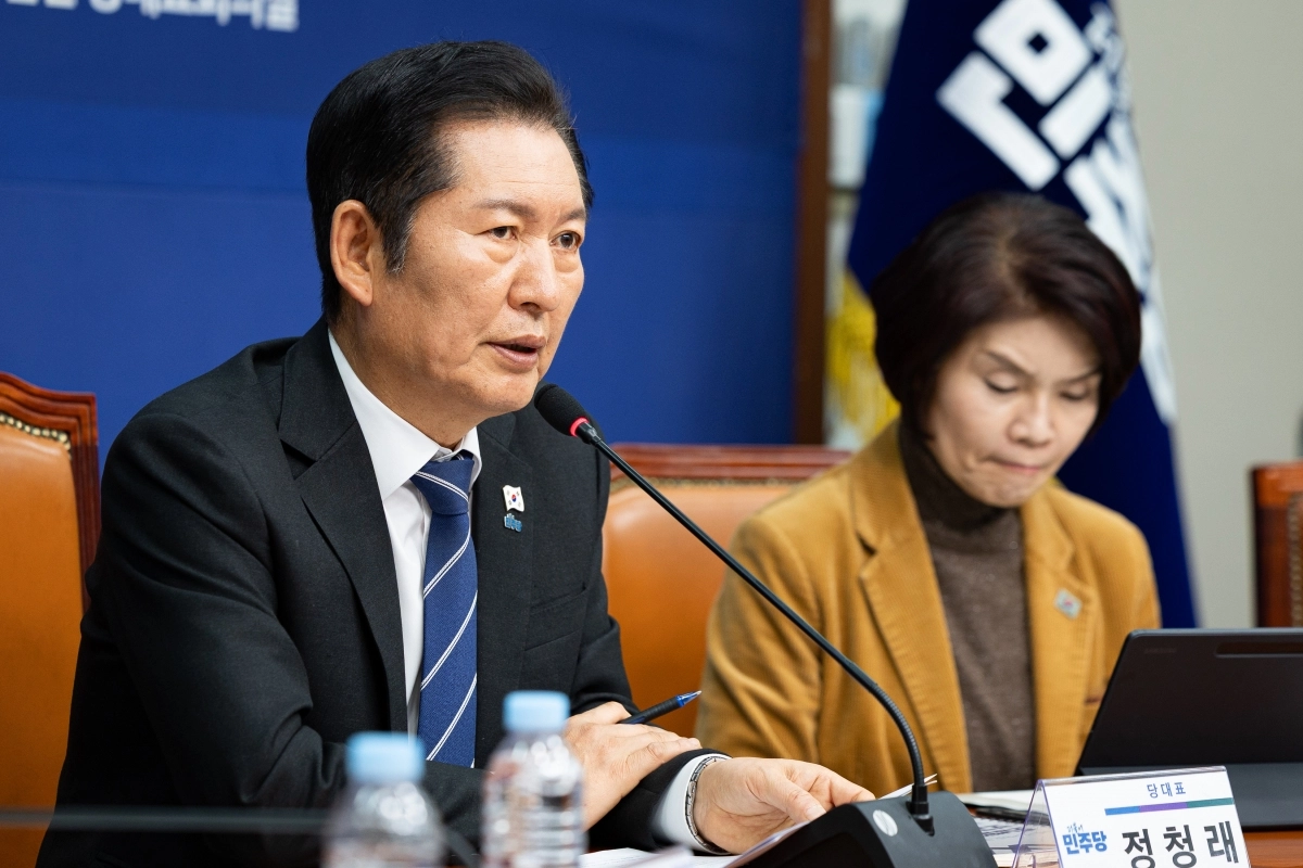 정청래 더불어민주당 대표가 20일 서울 여의도 국회에서 열린 호남발전과제 보고회에서 모두 발언을 하고 있다. 2025.11.20 뉴스1