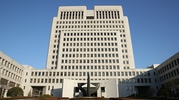 대법원은 20일 호반건설이 공정위를 상대로 제기한 시정명령 및 과징금 납부명령 취소 청구 소송의 상고심 선고기일을 열고 원심을 일부 파기해 사건을 서울고법으로 돌려보냈다. 사진은 대법원 전경. 서울신문