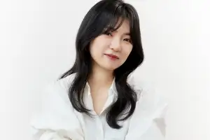 작품 앞, 타인의 뒷모습까지 품는 공간