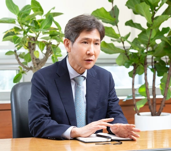 오균 서울연구원장이 20일 서울신문과 만나 기술과 정책의 융합이라는 통합 서울연구원의 장기 비전을 설명하고 있다. 서울연구원 제공