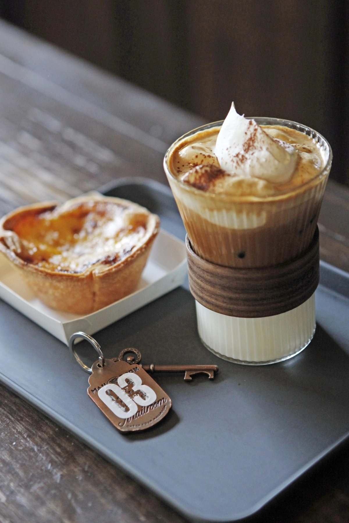 진동벨과 함께 주는 카페 ‘메일룸’의 열쇠에는 번호가 적혀 있다. 음료를 수령하는 우편함의 숫자다.