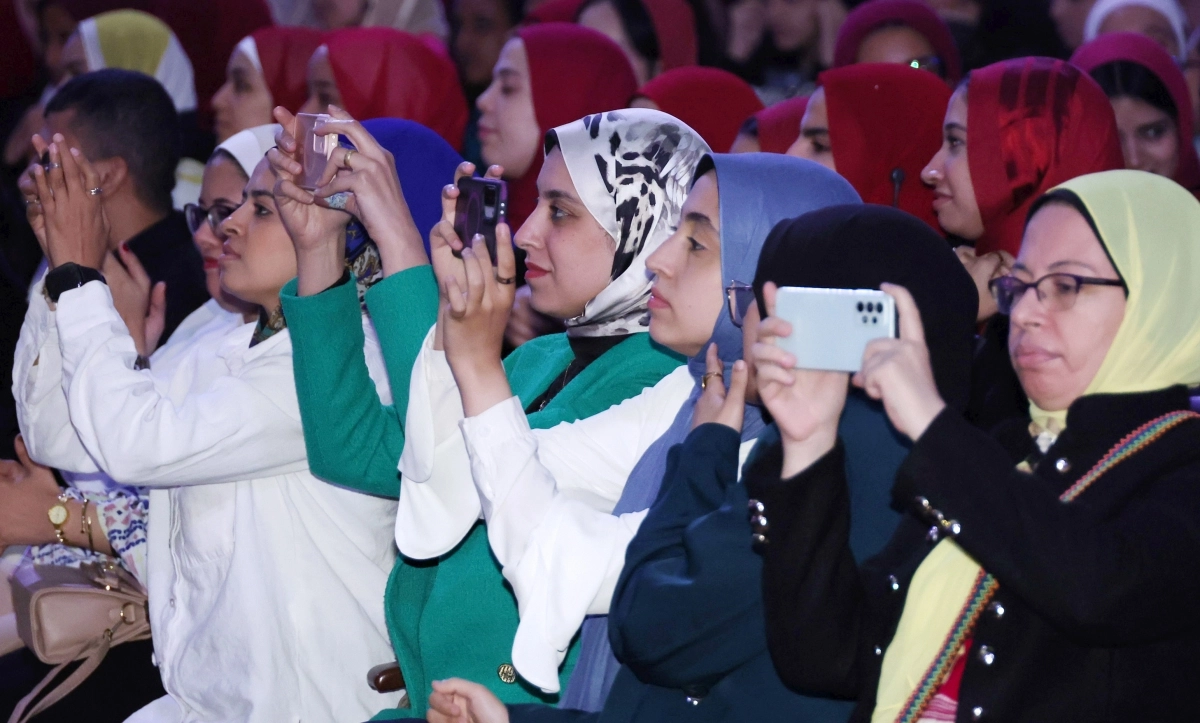 이재명 대통령 연설 듣는 카이로대학생들