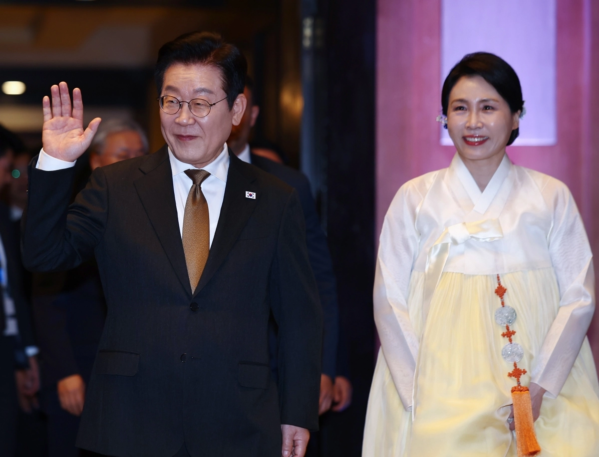 이집트 동포만찬 간담회 입장하는 이재명 대통령 부부