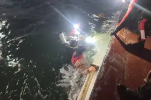 보령 삽시도 해상서 어선 전복…1명 심정지