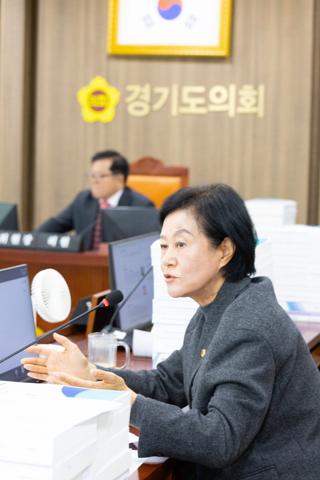 박명숙 의원이 17일 열린 2025년 행정사무감사에서 피감기관을 상대로 질의하고 있다.(사진=경기도의회)