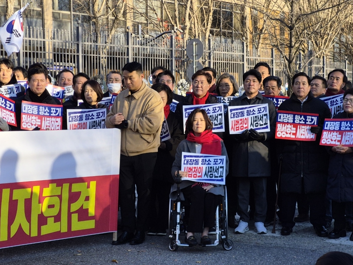 최보윤 국민의힘 의원이 지난 18일 대장동 항소포기 외압 정성호 법무부 장관 사퇴촉구 기자회견에 참석한 모습. 최보윤 의원실 제공.