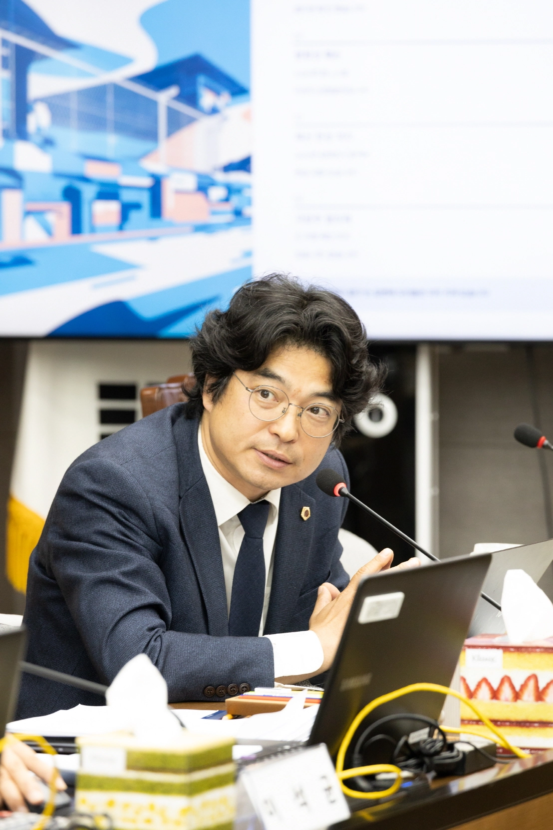 박상현 의원이 14일 행정사무 종합감사에서 피감기관을 상대로 질의하고 있다.(사진=경기도의회)