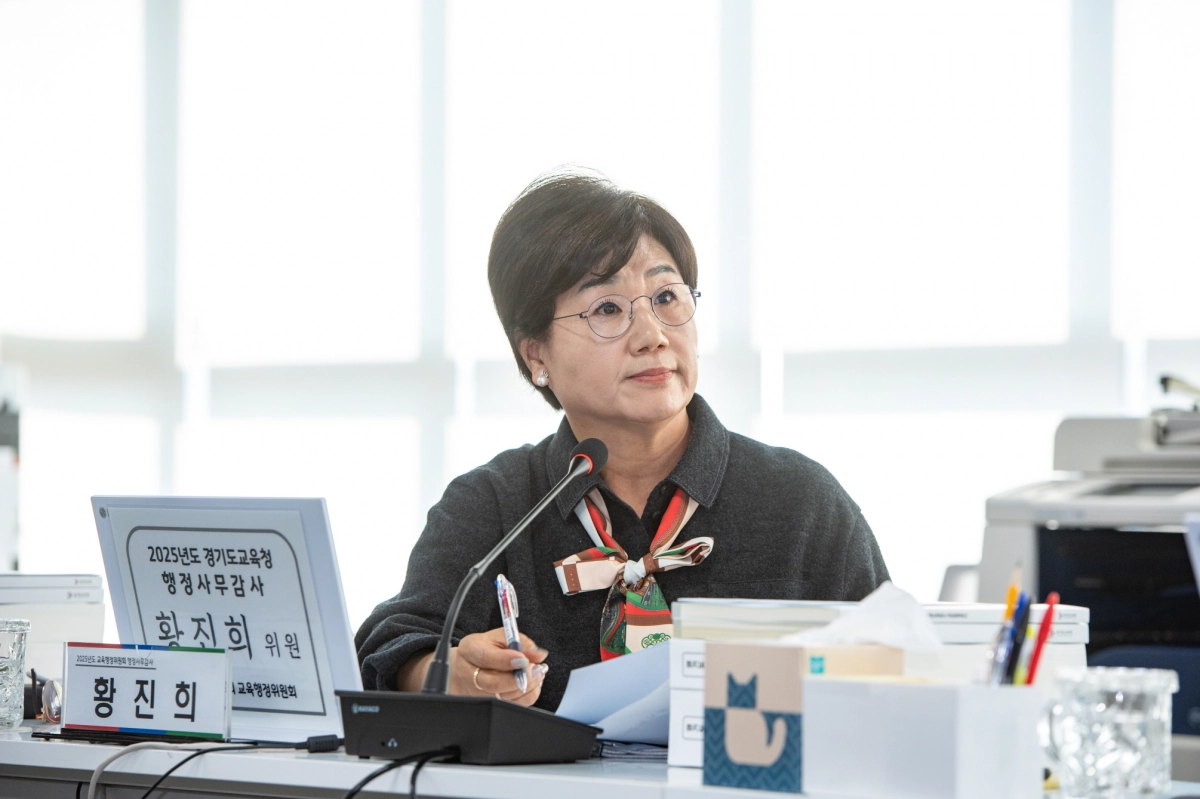 황진희 의원이 20일 열린 경기도의회 제387회 정례회 교육행정위원회 행정사무감사 총괄에서 피감기관을 상대로 질의하고 있다.(사진=경기도의회)