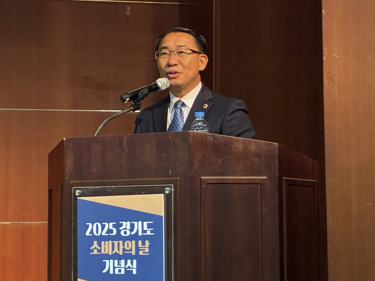 김선영 의원이 20일 경기아트센터 컨벤션홀에서 열린 ‘경기도 소비자의 날 기념식’에 참석해 축사를 하고 있다.(사진=경기도의회)