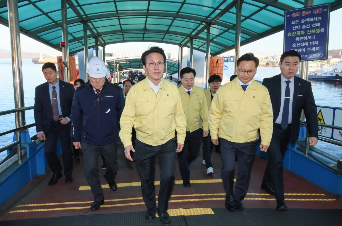인천 연안여객터미널 찾은 김민석 국무총리